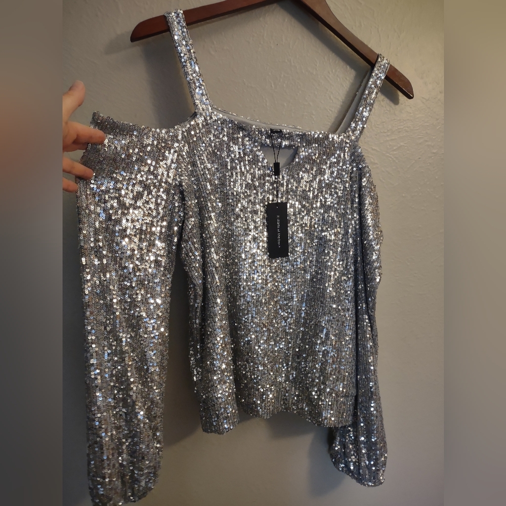 New Cable & Gauge Party Holiday Silver Sequin Cold Shoulder Blouse L - Picture 3 of 13